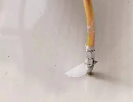 郧阳瓷砖空鼓维修公司专业解答在瓷砖铺贴过程中，如果使用的砂料过粗（如全部使用了粗砂），可能会导致以下问题