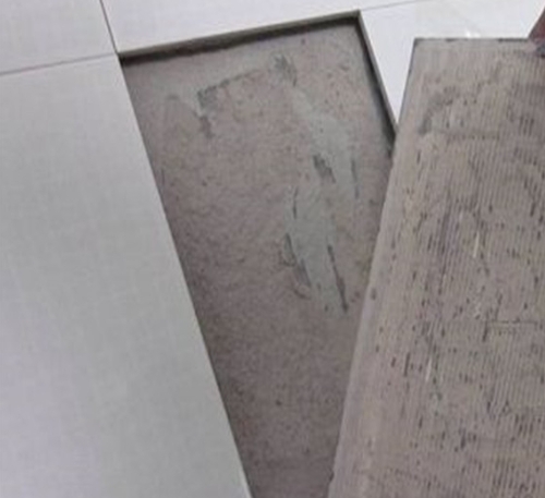郧阳瓷砖空鼓维修公司分享瓷砖铺贴时如果打浆（即涂抹在瓷砖背面和基层上的砂浆或瓷砖胶）过少，会带来以下问题